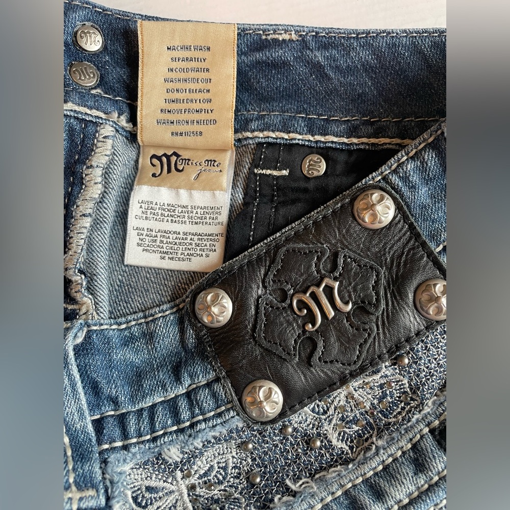 Miss Me Capri Jeans sz 28 Butterflies Rhinestones Embellished Flap Pockets - Picture 9 of 13